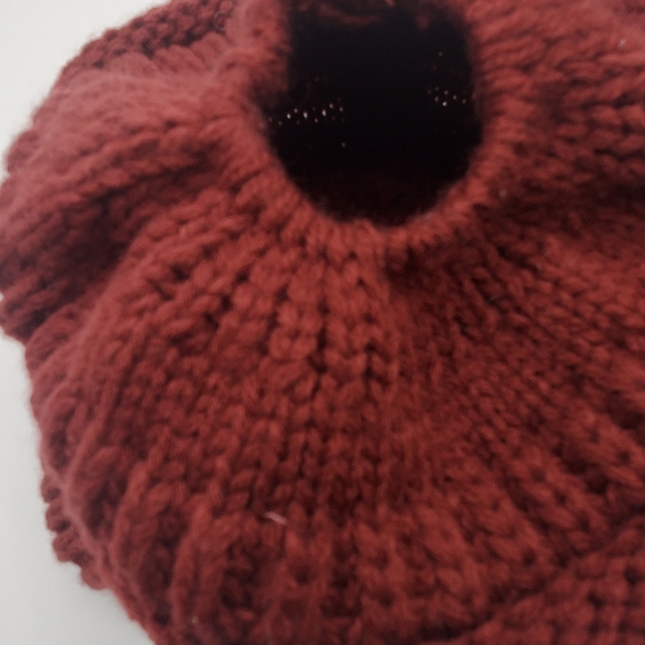 C.C Exclusives Beanie Hat Cap Womens Red Chunky Cable Knit Adult Skiwear Ski - Picture 6 of 9